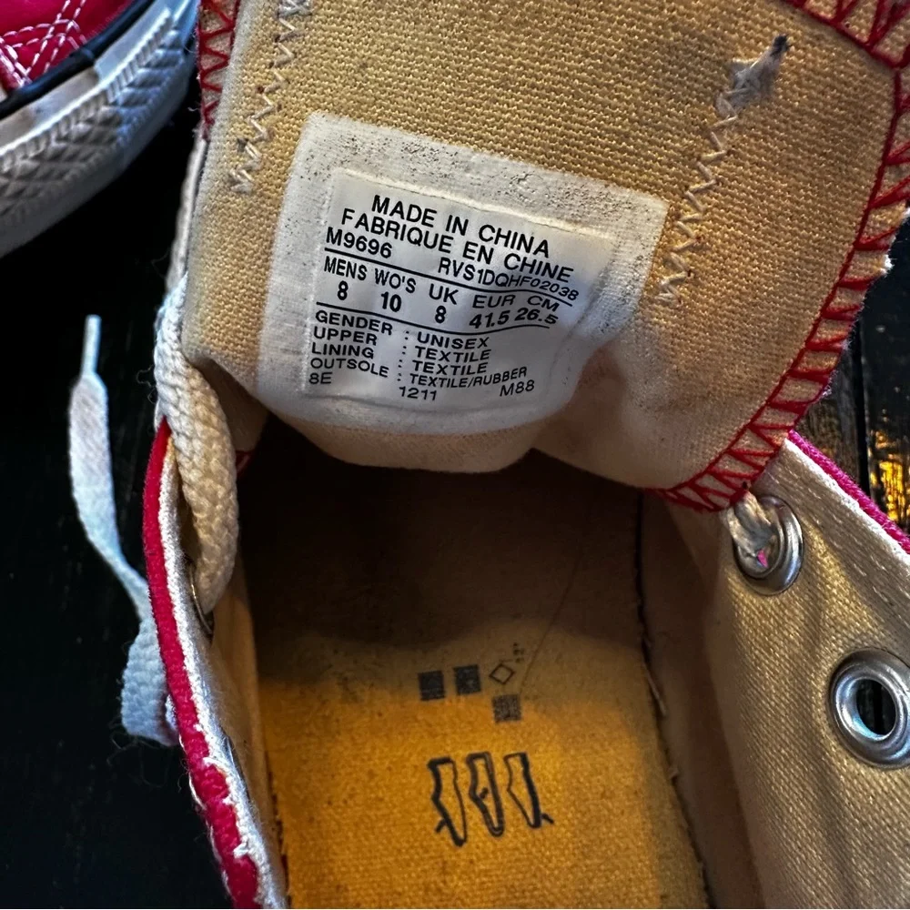 Converse Size 8 Red and White Chuck Shoe All Star - Picture 2 of 8
